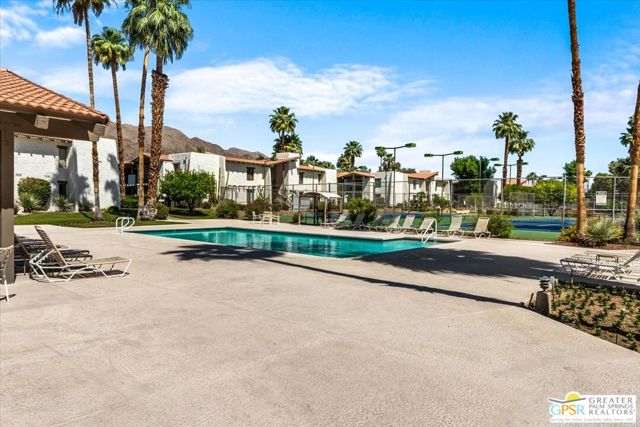 1050 E Ramon Road #15, Palm Springs, CA 92264