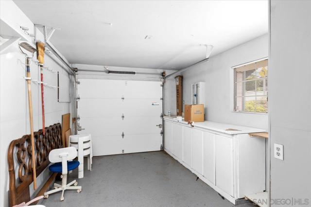 815 Boyle Ave, Escondido CA: https://media.crmls.org/mediaz/9a86d6af-0006-4469-93e0-3435aa0eec24.jpg