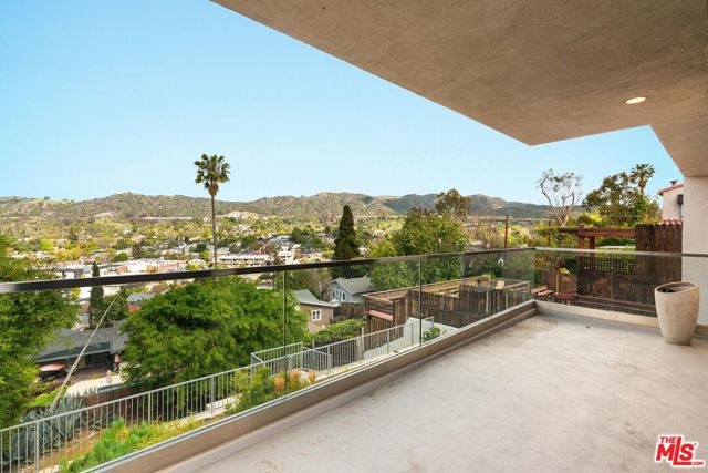1325 Linda Rosa Avenue, Los Angeles CA: https://media.crmls.org/mediaz/9a86ff30-977d-4f0a-bb26-9625c6250120.jpg