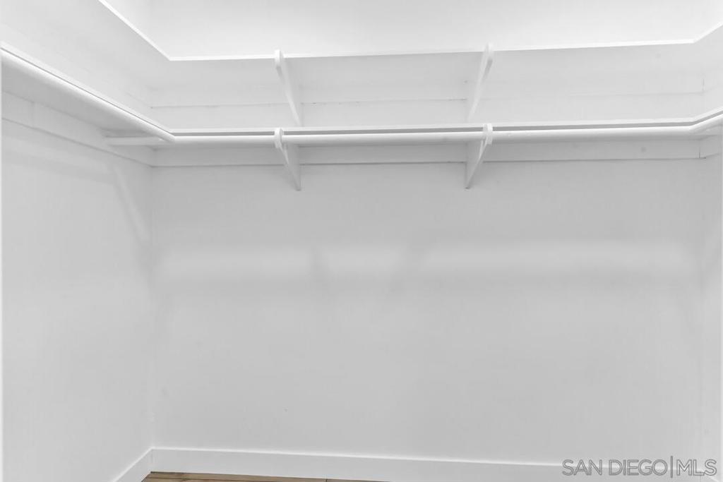 https://media.crmls.org/mediaz/9a87c9b1-c17d-436a-9133-7dbe670769b9.jpg?preset=X-Large