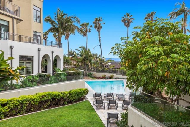 5490 La Jolla Blvd, La Jolla CA: https://media.crmls.org/mediaz/9a8851e7-8663-46d6-bdda-334dc2948755.jpg