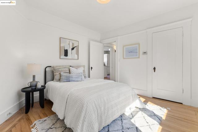 4008 Woodruff Ave, Oakland CA: https://media.crmls.org/mediaz/9a88ea83-074e-46ab-b3eb-477aebbefa9f.jpg
