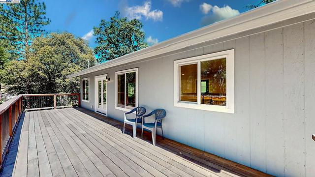 21451 Phoenix Lake Rd, Sonora CA: https://media.crmls.org/mediaz/9a89acb3-aaee-436b-866d-0a229e9b2461.jpg