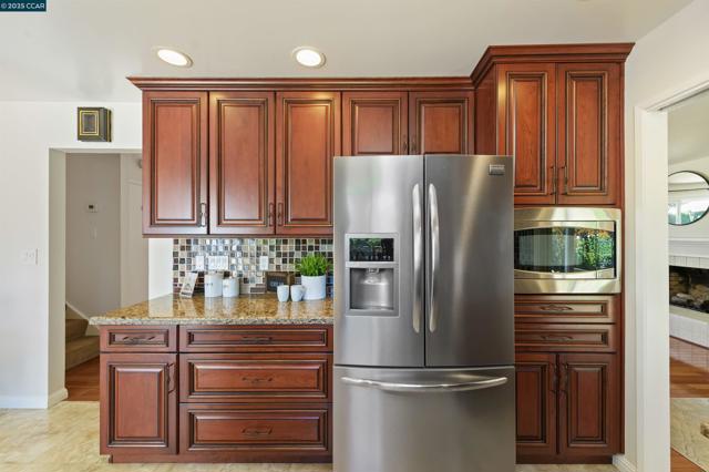 2172 La Salle Dr, Walnut Creek CA: https://media.crmls.org/mediaz/9a89f619-ed55-4108-8b18-43253a516c0d.jpg