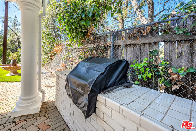 4311 Coquette Place, Tarzana CA: https://media.crmls.org/mediaz/9a8a49ce-c342-427b-b079-2d4ca699fb8c.jpg