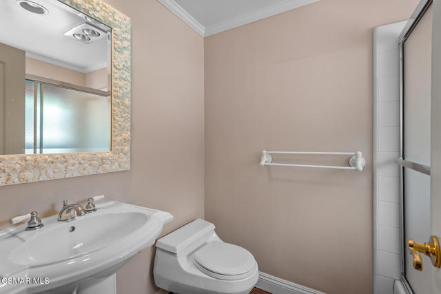 11 Inverness Road, Thousand Oaks CA: https://media.crmls.org/mediaz/9a8a760f-878b-4209-8e10-300bf1e489a3.jpg