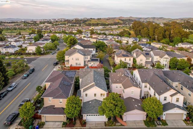 1165 Cottage Ln, Hercules CA: https://media.crmls.org/mediaz/9a8b11c2-bd1b-47c7-8657-da1aad5912ea.jpg