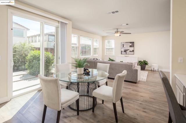 270 Guthrie Lane, Brentwood CA: https://media.crmls.org/mediaz/9a8b49ae-fbb5-48dd-9ff2-29d6de33277e.jpg
