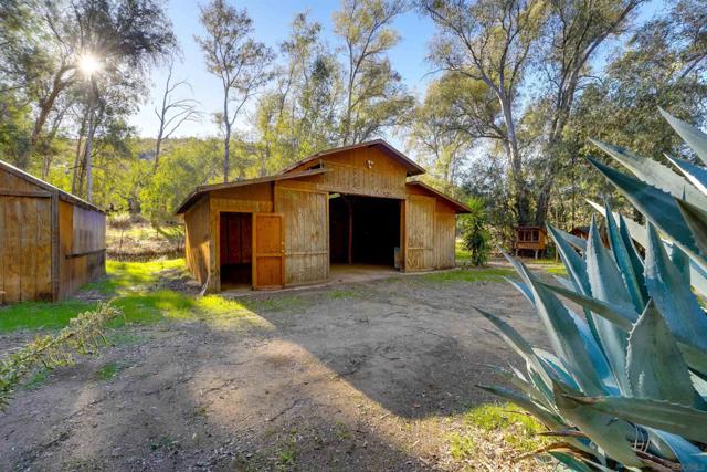 18408 Sweet Ln, Ramona CA: https://media.crmls.org/mediaz/9a8b6e63-524c-482d-9cf1-d92d30abe3c7.jpg