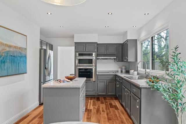 707 Santa Cruz Lane, Foster City CA: https://media.crmls.org/mediaz/9a8b8197-7ad7-4434-b483-b63bb0f15a90.jpg