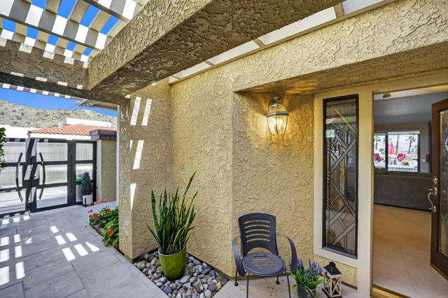 26 Alta Vista, Rancho Mirage CA: https://media.crmls.org/mediaz/9a8bb0db-df87-4abf-afd2-ce0fa2634394.jpg