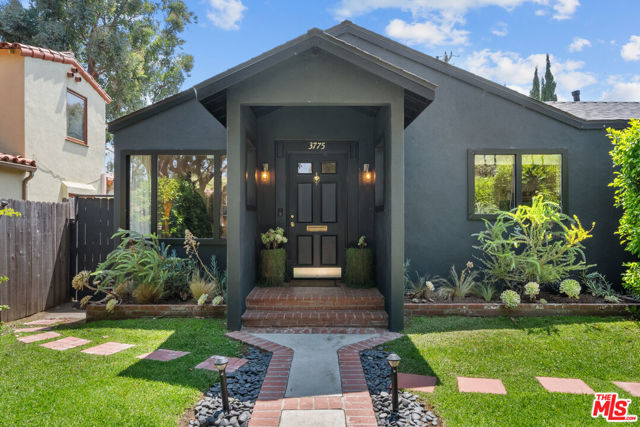 3775 Ashwood Avenue, Los Angeles CA: https://media.crmls.org/mediaz/9a8c4e44-6b79-4e94-8514-a50e7abbebdd.jpg