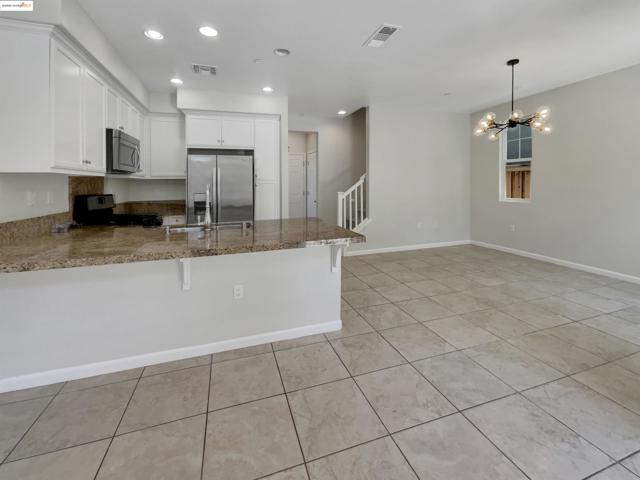 789 King Palm Ln, Brentwood CA: https://media.crmls.org/mediaz/9a8c5691-a30d-4d14-a97c-49e330322acd.jpg