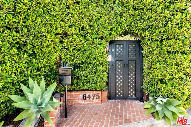 6475 San Marco Circle, Los Angeles CA: https://media.crmls.org/mediaz/9a8ce0ee-f17b-4ace-a39c-b811bc8b1f17.jpg