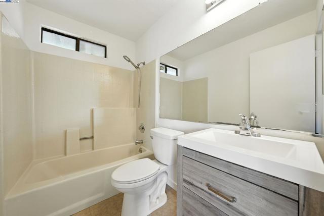 2524 Brazil Ct, Antioch CA: https://media.crmls.org/mediaz/9a8d70e3-2d02-427f-9a7c-dbbe2fcb289c.jpg