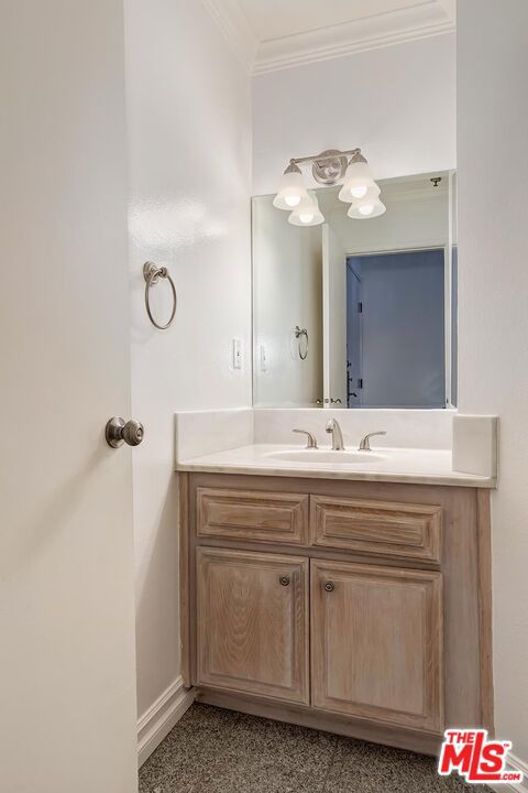 211 CALIFORNIA Avenue, Santa Monica CA: https://media.crmls.org/mediaz/9a8df31a-1546-4004-aa1f-7559d1352989.jpg