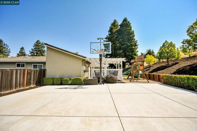 87 Molokai Ct, San Ramon CA: https://media.crmls.org/mediaz/9a8dfd9f-9192-429b-ae1d-1a3a0bec11d5.jpg