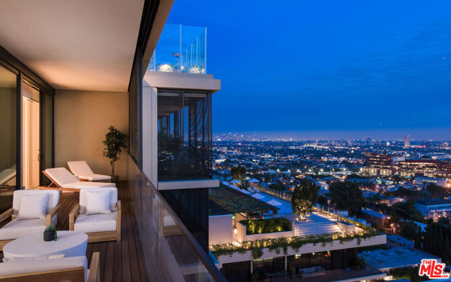 9040 W Sunset Blvd, West Hollywood CA: https://media.crmls.org/mediaz/9a8e1f06-7938-47c5-9fc3-c4a6f44602e9.jpg