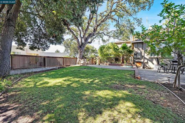 1301 Thomas Dr, Martinez CA: https://media.crmls.org/mediaz/9a8e2536-6b88-4629-a4cd-14fe548f7969.jpg