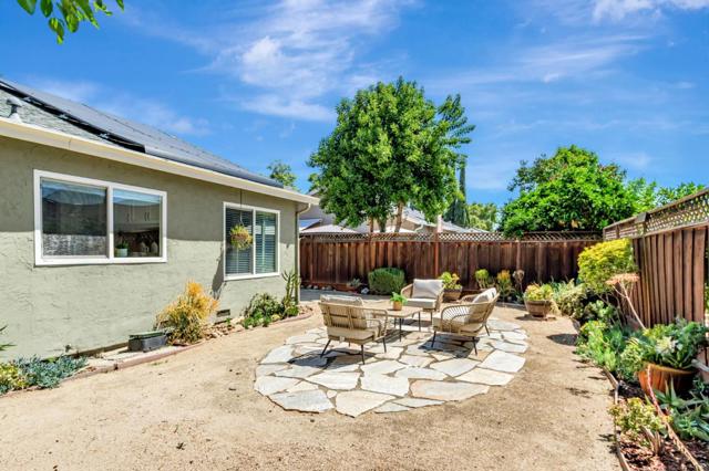 720 Glenburry Way, San Jose CA: https://media.crmls.org/mediaz/9a8e6253-3e7e-440b-837b-8eb071f0418f.jpg