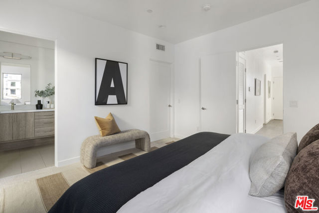 1767 N New Hampshire Avenue, Los Angeles CA: https://media.crmls.org/mediaz/9a8e9f6b-1aa4-405c-b42e-33b656501efe.jpg