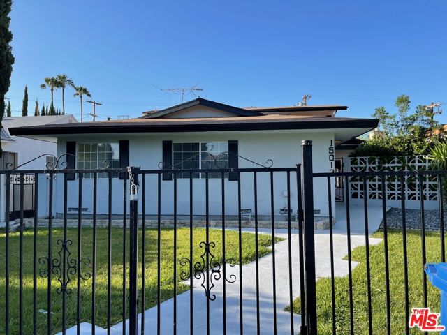 15013 Hartsook Street, Sherman Oaks CA: https://media.crmls.org/mediaz/9a8ed617-1cd4-4b72-aefe-88f76e20cce8.jpg