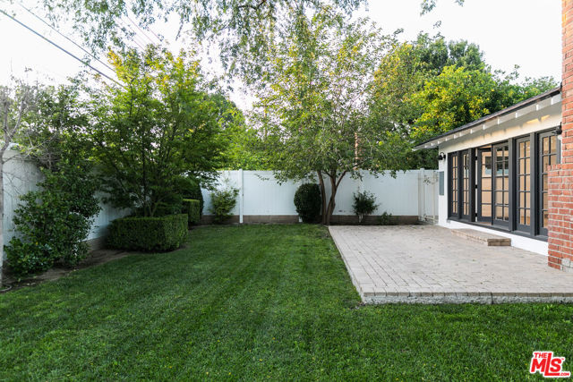 8335 GLADBECK Avenue, Northridge CA: https://media.crmls.org/mediaz/9a8f0004-fc7d-4b07-9060-8fb90d5c8cc7.jpg