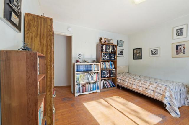 3915 Kingridge Drive, San Mateo CA: https://media.crmls.org/mediaz/9a8f4905-b099-4595-a5e4-edec4c449f3e.jpg