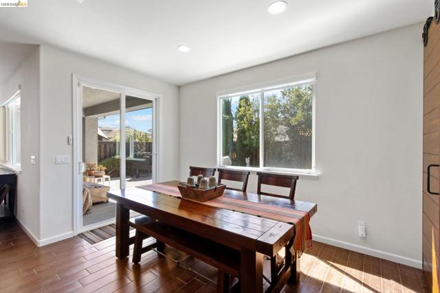 2469 Talaria Dr, Oakley CA: https://media.crmls.org/mediaz/9a8f693e-b686-4010-9966-c09e03a2d83d.jpg