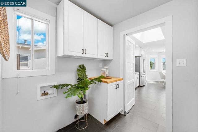 708 Pomona Ave, El Cerrito CA: https://media.crmls.org/mediaz/9a8f97b4-834a-4644-9993-917922153266.jpg