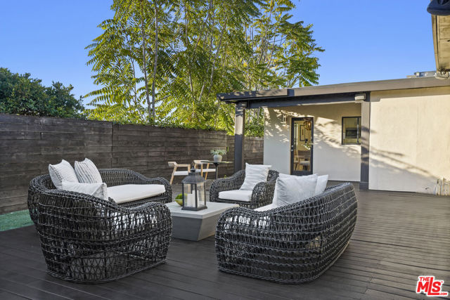 3838 Buena Park Drive, Studio City CA: https://media.crmls.org/mediaz/9a901131-2323-44dd-aee0-503ae1789567.jpg