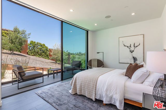 6156 Zumirez Drive, Malibu CA: https://media.crmls.org/mediaz/9a901466-4c4a-4e20-a0a3-b8c6afd9bac0.jpg