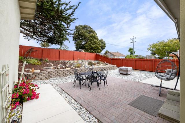 3248 Fitzgerald Circle, Marina CA: https://media.crmls.org/mediaz/9a902c77-f236-4e8e-8728-003cdc30d4ad.jpg