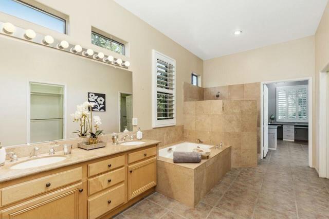 63 San Marino Circle, Rancho Mirage CA: https://media.crmls.org/mediaz/9a90b2e9-961f-4ef2-854a-282209a6fd98.jpg