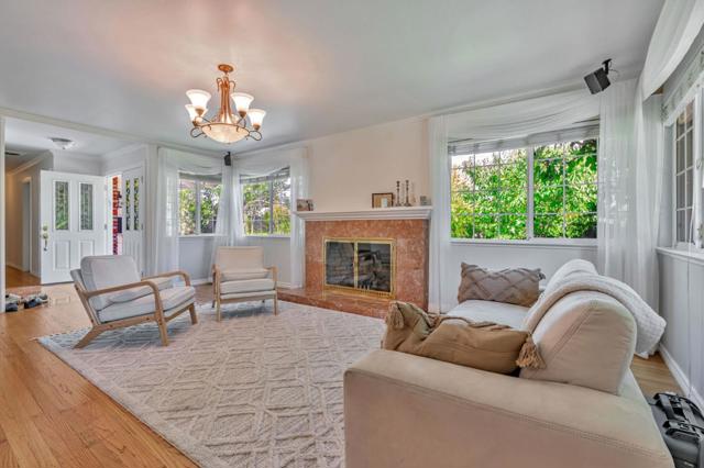 225 W Meadow Drive, Palo Alto CA: https://media.crmls.org/mediaz/9a90d242-53ce-4966-8a8f-bce75d43f0fc.jpg