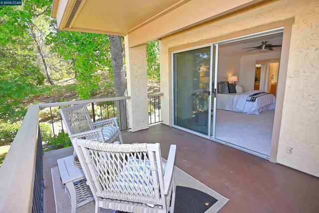 1805 Ptarmigan Dr, Walnut Creek CA: https://media.crmls.org/mediaz/9a90d9fd-a46a-45b4-a28e-2c5cd1b0f3b0.jpg