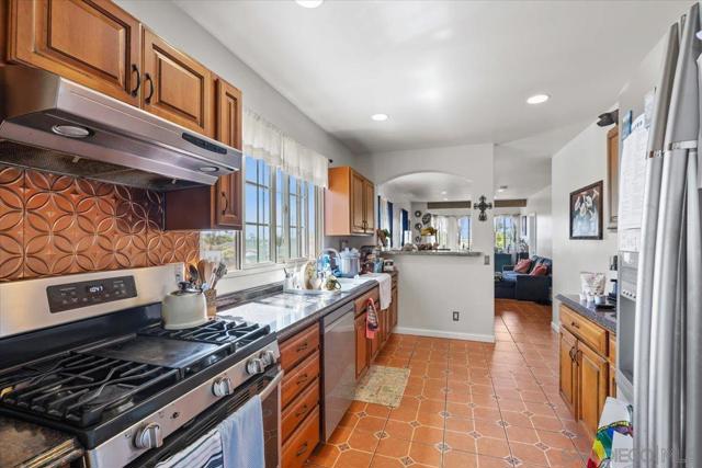 2832 34 K St, San Diego CA: https://media.crmls.org/mediaz/9a90ff2f-14df-4f72-a9f2-22b6b039f909.jpg