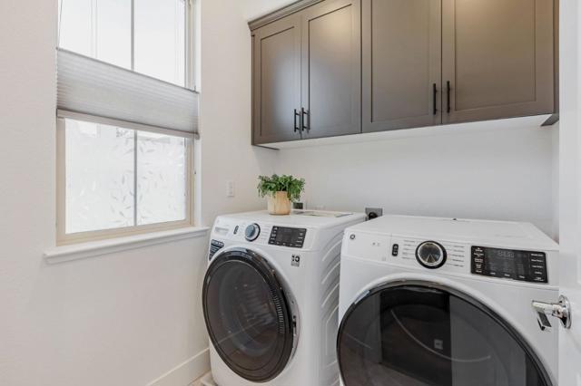 1040 Darwin Terrace, Sunnyvale CA: https://media.crmls.org/mediaz/9a914675-166e-4920-b3e5-194316054f8f.jpg