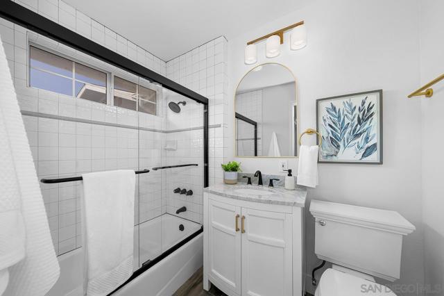 4554 Limerick Way, San Diego CA: https://media.crmls.org/mediaz/9a917e4c-b70b-4004-953d-b9ec1dd1ef47.jpg