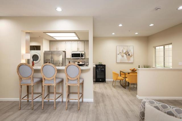 2006 Hastings Shore Lane, Redwood City CA: https://media.crmls.org/mediaz/9a9194d2-a7d6-4af0-bee4-203276018cc4.jpg