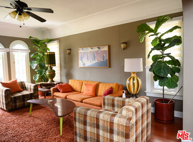 2822 S Victoria Avenue, Los Angeles CA: https://media.crmls.org/mediaz/9a91e46b-f56c-422d-af27-d7fbeac99d9c.jpg
