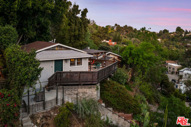 632 Museum Drive, Los Angeles CA: https://media.crmls.org/mediaz/9a923390-5330-45c2-a47d-33d60a18daa5.jpg