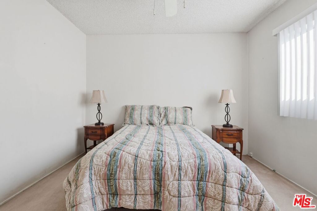 https://media.crmls.org/mediaz/9a9394d8-df5d-4207-9854-a6708a6f2b1b.jpg?preset=X-Large