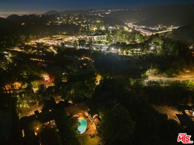 15401 Mulholland Drive, Los Angeles CA: https://media.crmls.org/mediaz/9a93b2b2-8298-4985-ab17-b40eb6c1b870.jpg