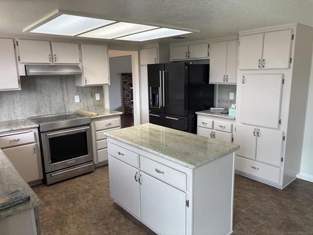 6702 Rainbow Hts. Rd.,  CA: https://media.crmls.org/mediaz/9a93ec18-f9ed-44c9-a030-ad45953e9296.jpg
