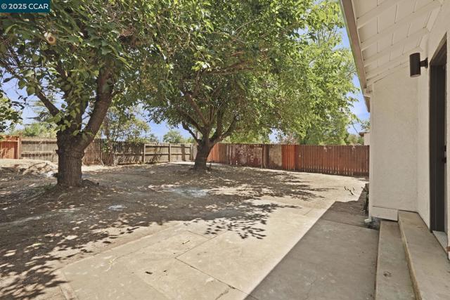 1021 Frienza Avenue, Sacramento CA: https://media.crmls.org/mediaz/9a94578d-578b-492c-871a-b6dfc2a0aca6.jpg