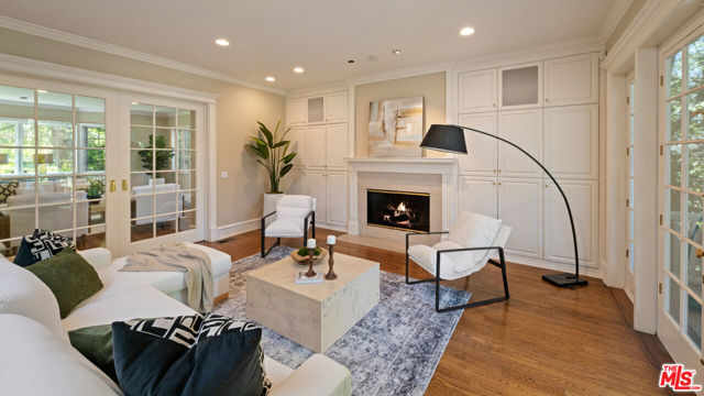 5404 Topeka Drive, Tarzana CA: https://media.crmls.org/mediaz/9a948e27-1a3a-42bb-828c-d629c16e9aeb.jpg