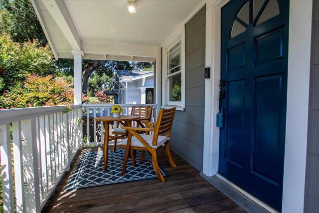 524 8th Avenue, Menlo Park CA: https://media.crmls.org/mediaz/9a949977-04be-4db4-a1fa-72957dfc261e.jpg