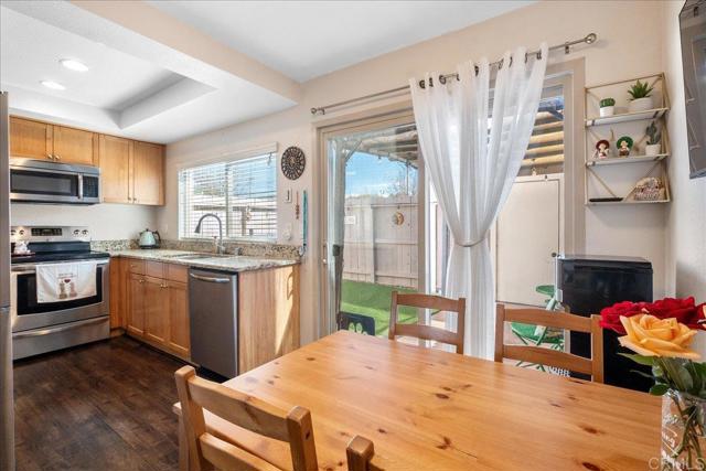 Detail Gallery Image 10 of 24 For 1463 N Broadway, Unit a, Escondido,  CA 92026 - 2 Beds | 1/1 Baths