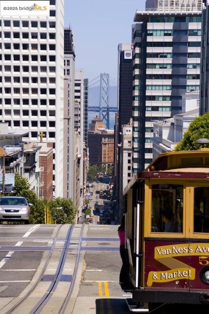 49 Auburn Street, San Francisco CA: https://media.crmls.org/mediaz/9a9503db-733d-45a5-a02b-79363a80b83d.jpg